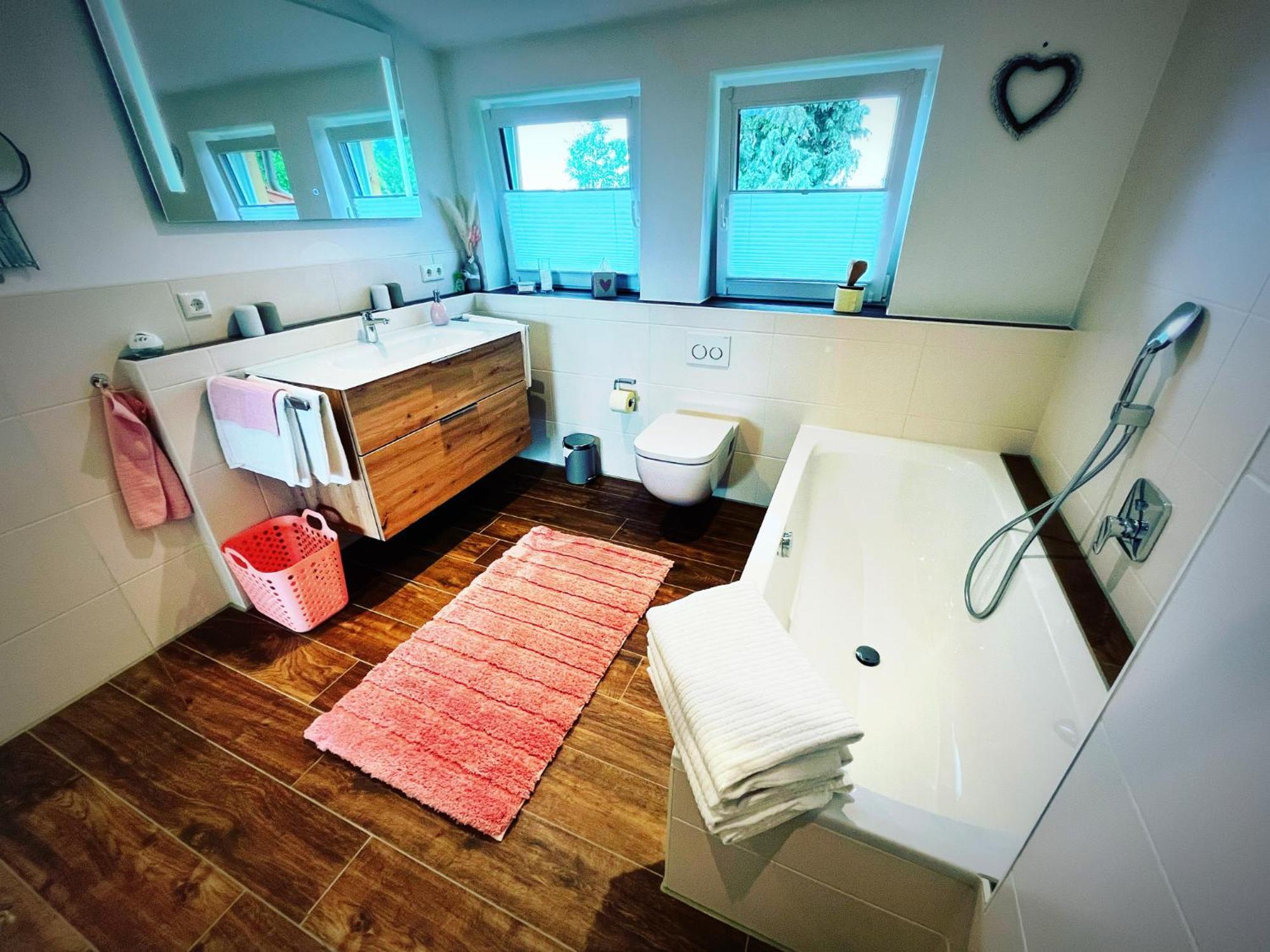 23 Neu Erbaute Ferienwohnung Mit Schloss- Und Panoramablick *